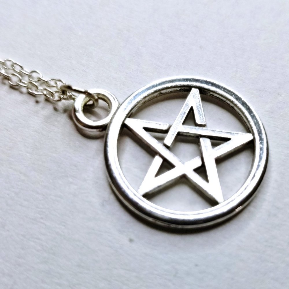 Small Silver Pentagram Necklace + 925 Chain - Picture 2 of 4